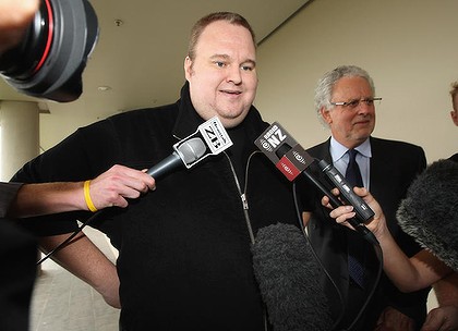 Fundador de Megaupload, Kim Dotcom sale bajo fianza aún espera por la decisión de si será extraditado o no