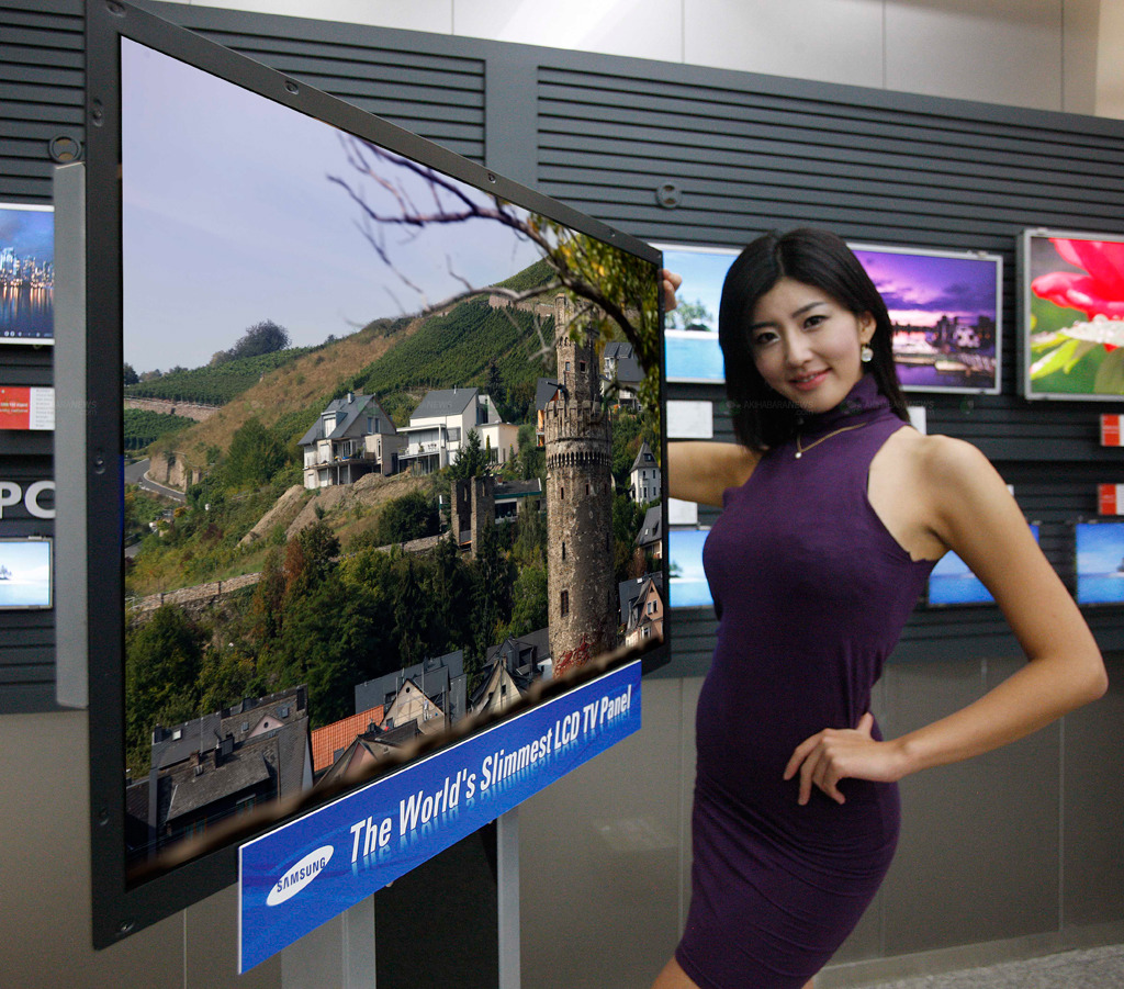 Есть телевизоры с алисой. Телевизор самсунг с Алисой 60 дюймов. Самый тонкий телевизор Samsung. Телевизор 40 дюймов. Телевизор диагональ 40 дюймов.