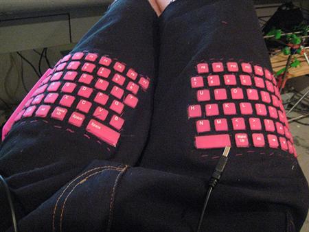 Pantalones con teclado incorporados