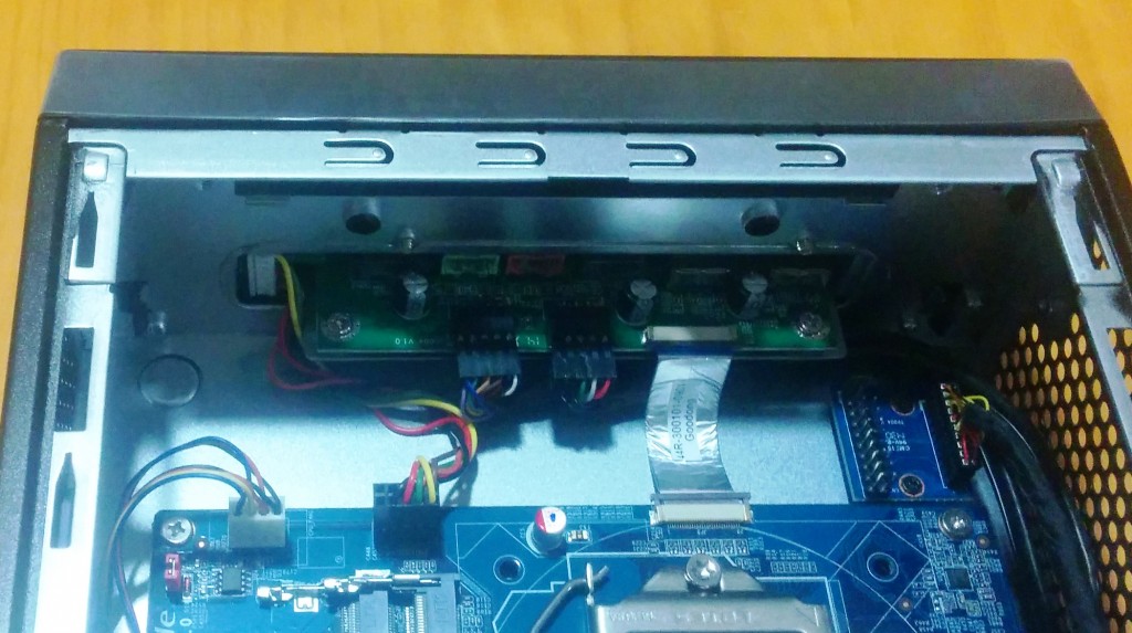 barebone-shuttle-xh81-32