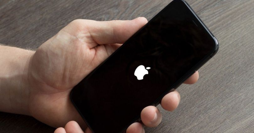 iPhone se congela o bloquea en el logo de Apple.