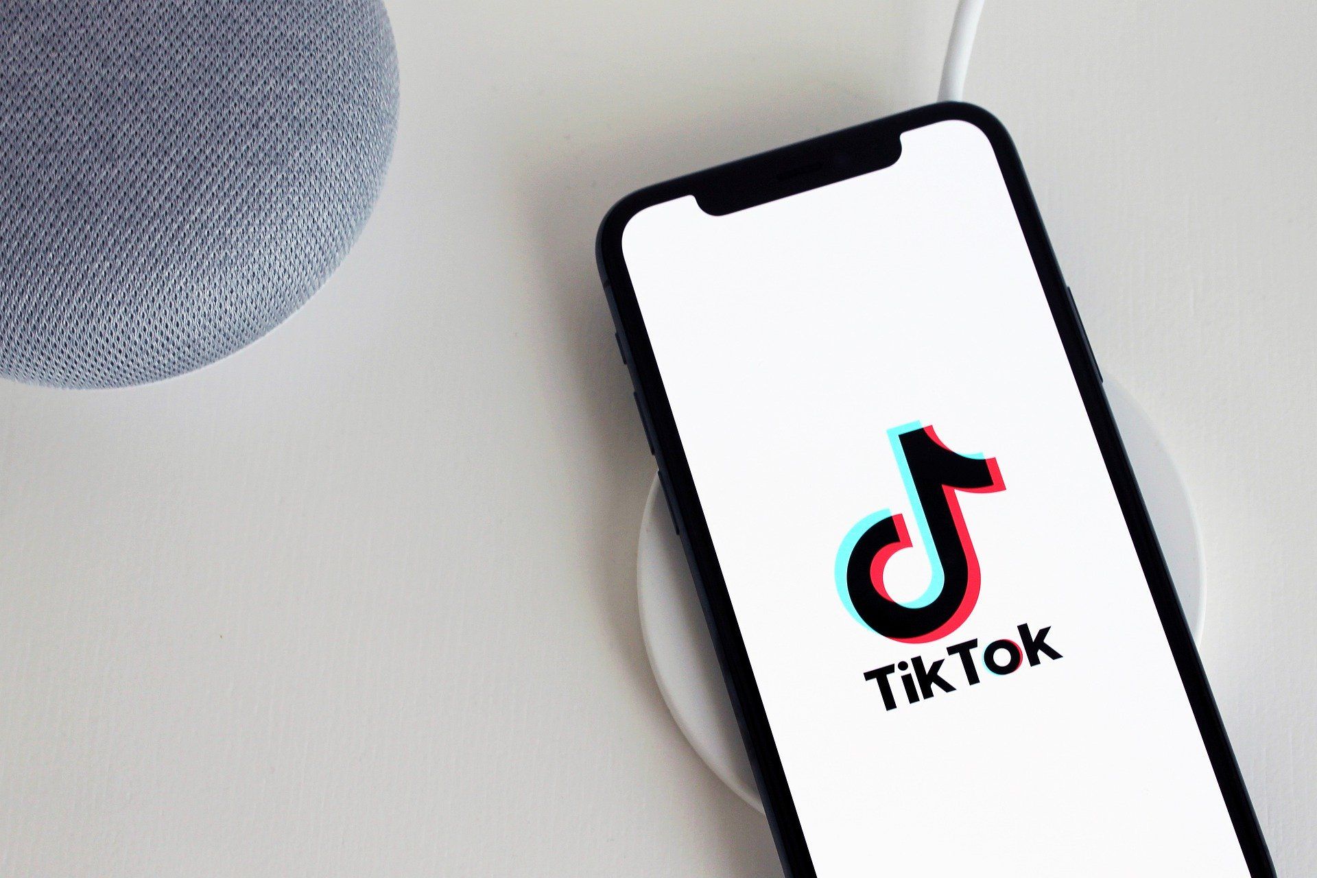 Cómo avanzar o retroceder vídeos de TikTok.