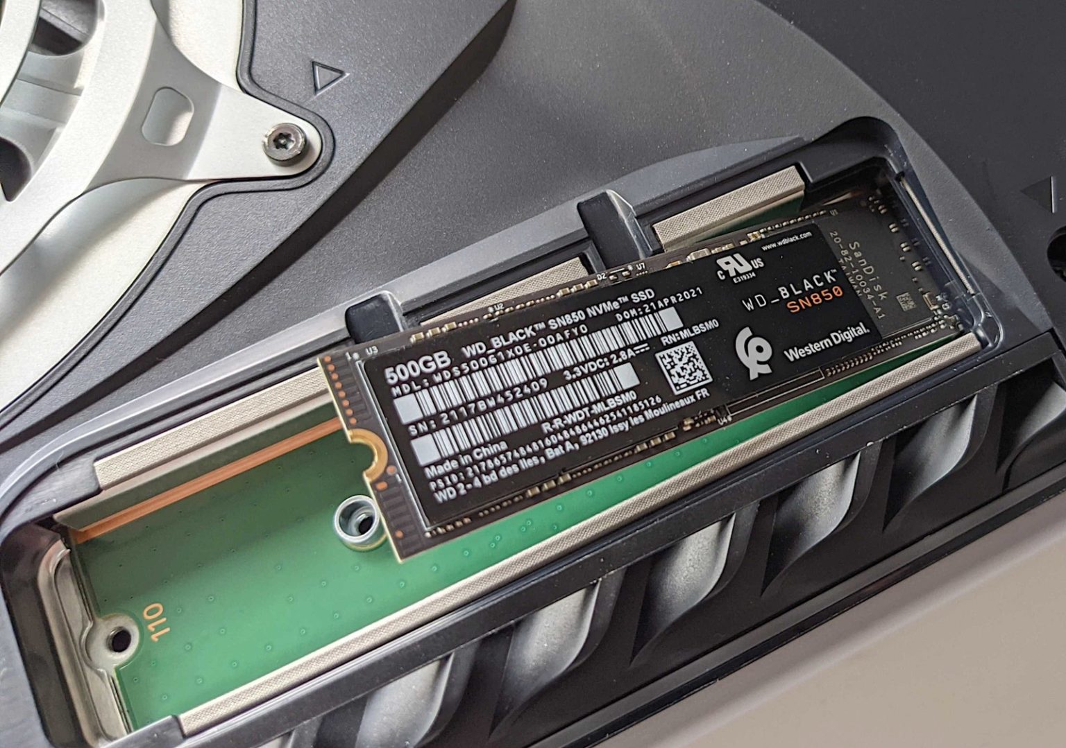 Cómo instalar o agregar un SSD interno a una PS5 islaBit