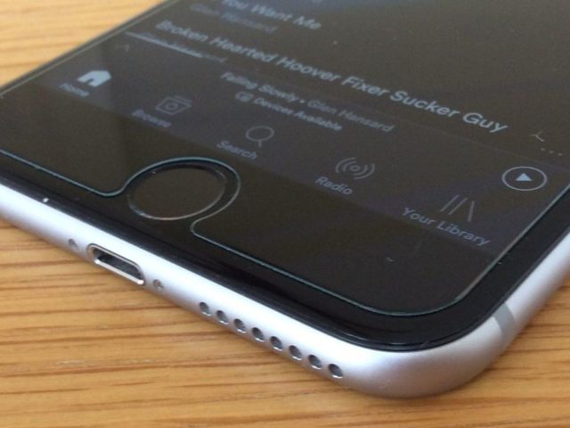 ¿Qué puedes hacer si no se escucha bien tu iPhone?