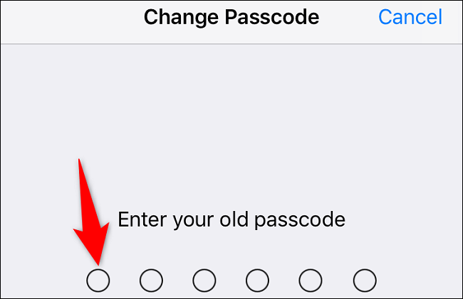Ingresar el nuevo código de acceso en iPhone.
