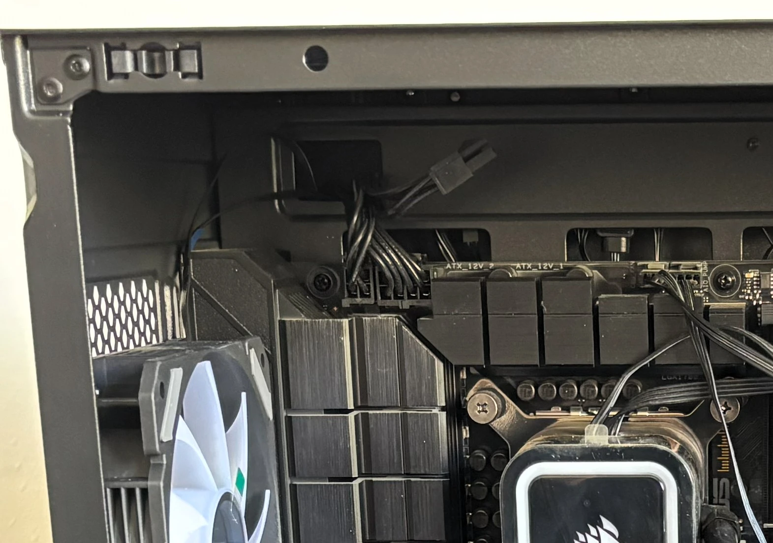 gestión cableado Sharkoon AK4W RGB Strip