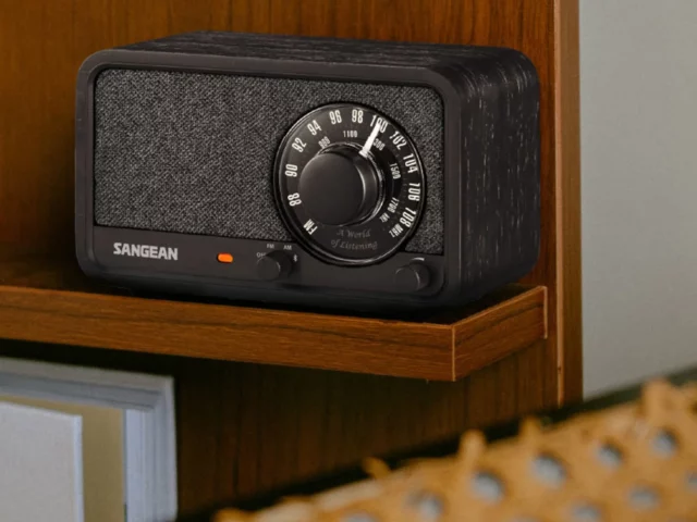 Sangean WR-8, el retorno del sonido clásico con madera y Bluetooth